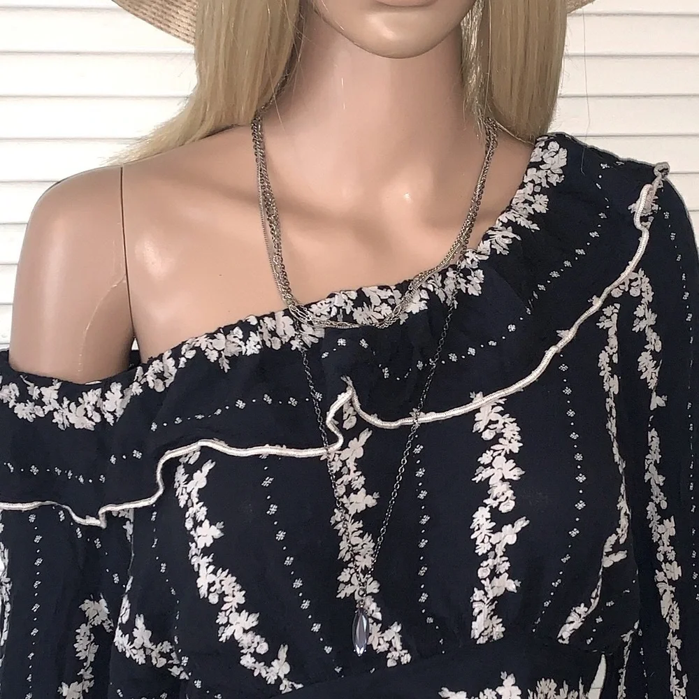 Free People ruffled long sleeve crop blouse Navy Blue and off white Large
